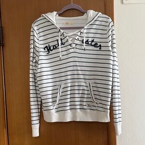 Hollister Women's Navy and White Striped Sweater